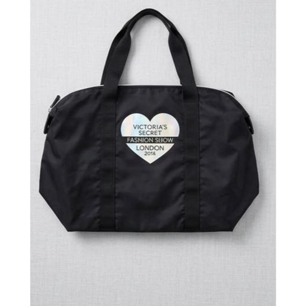 Rare VS Fashion Show 2014 London Weekender Bag 🖤 Holographic Heart Black